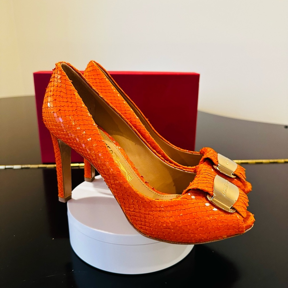 NWT Luxury Classic Chic RARE Authentic Salvatore Ferragamo Orange Python Pumps - Picture 11 of 17